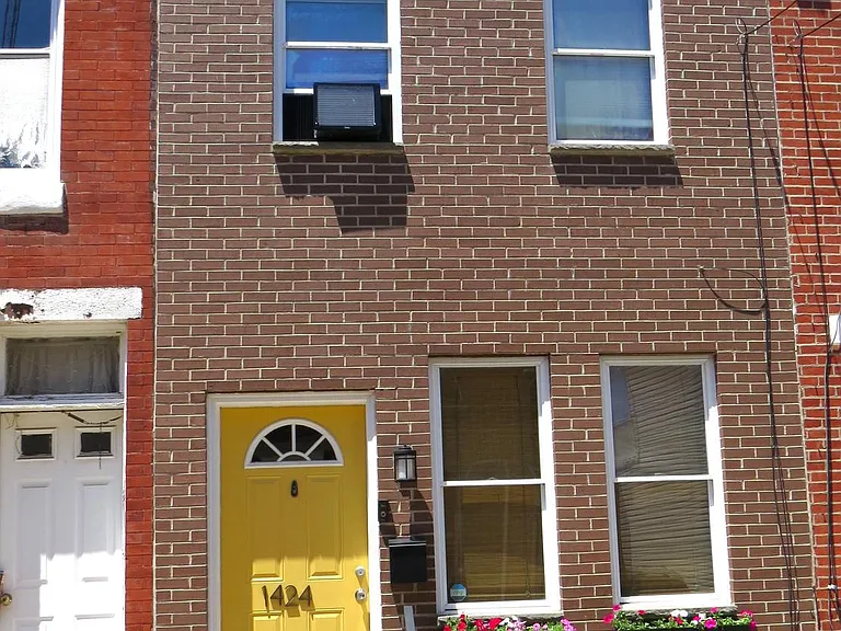 1424 S Orianna St — Photo 2