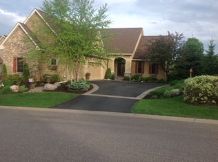 24 White Pine Rd, North Oaks, MN 55127