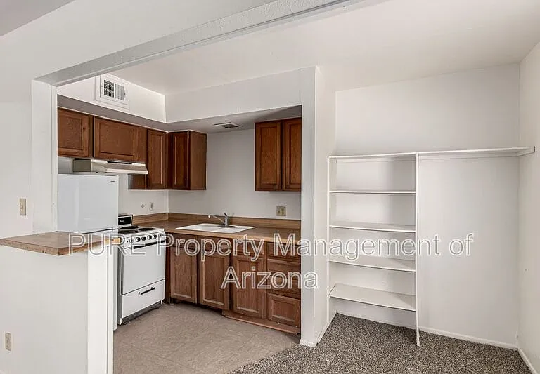 810 W 2nd St #D — Photo 15