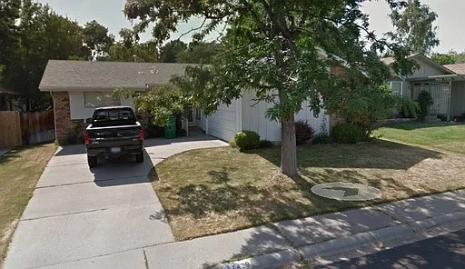 1439 Exeter Way photo 1