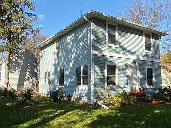 221 11th Ave NE, Rochester, MN 55906