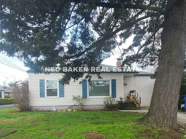 2915 Jensen St NE — Photo 1