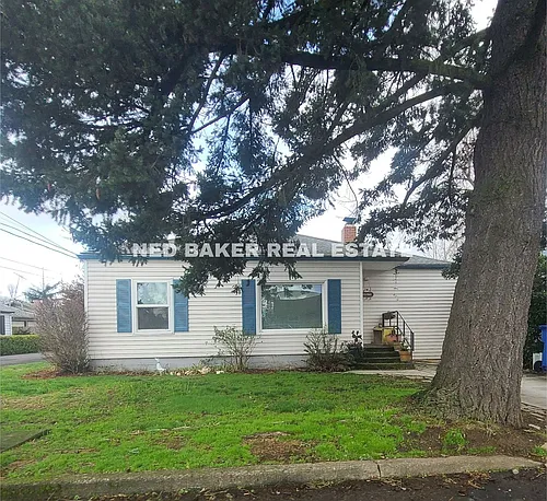2915 Jensen St NE Photo 1
