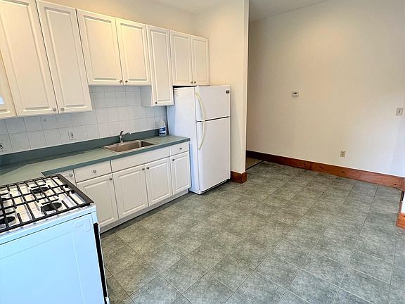 2nd image of 10 Cliff St #1L