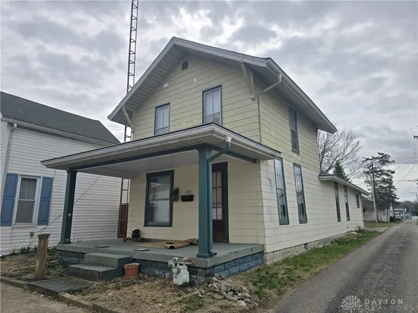 207 E Main St, New Paris, OH 45347