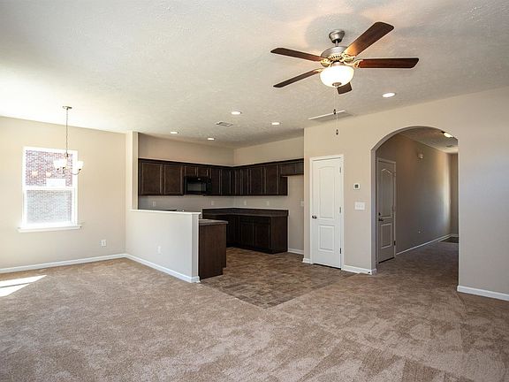5th image of 1005 Trevino Pl