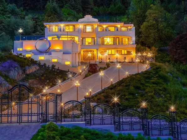 1121 Crestline Rd, West Vancouver, BC V7S 2E3