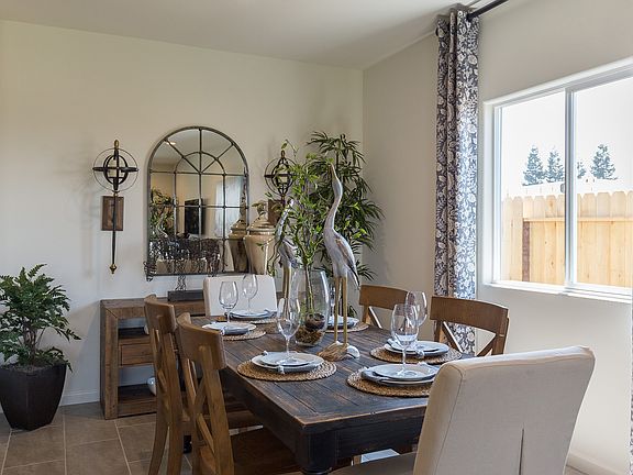 Dining area off kitchen