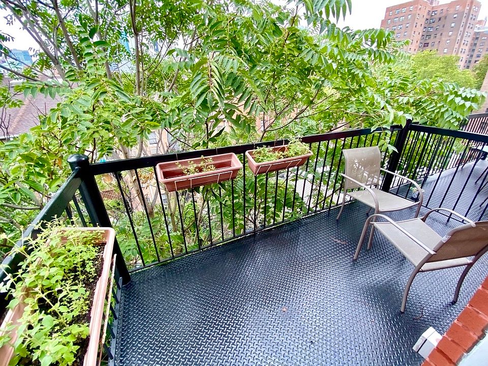 1st image of 379 Baltic St #4