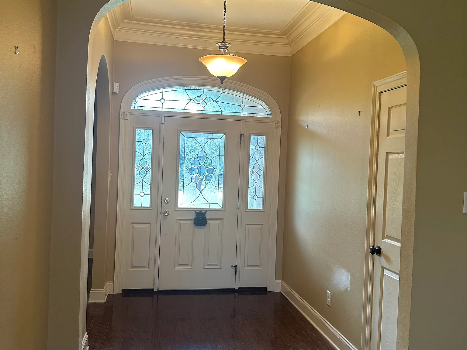 4 bed, 2016 sqft, $2,500 — Photo 3