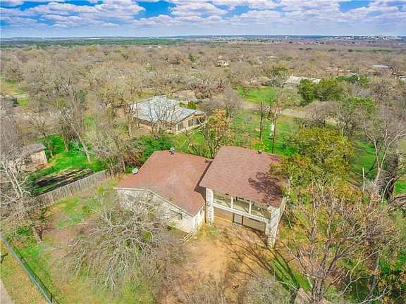 5th image of 649 Pecan Ln