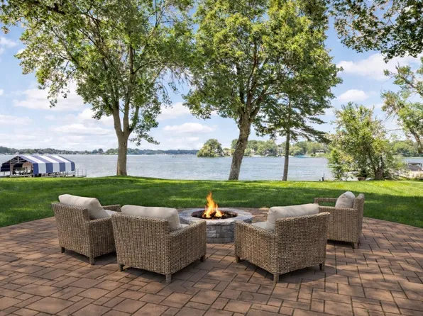 3890 Sunset Dr, Spring Park, MN 55384