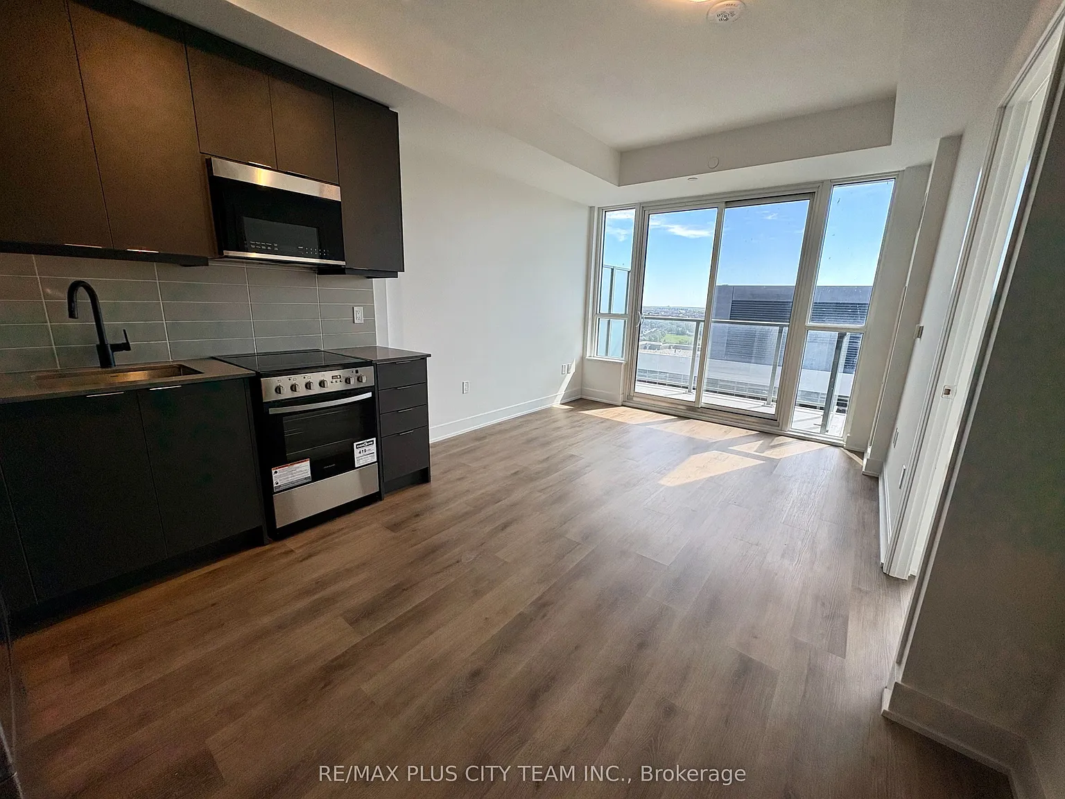2 bed, $2,125 — Photo 4