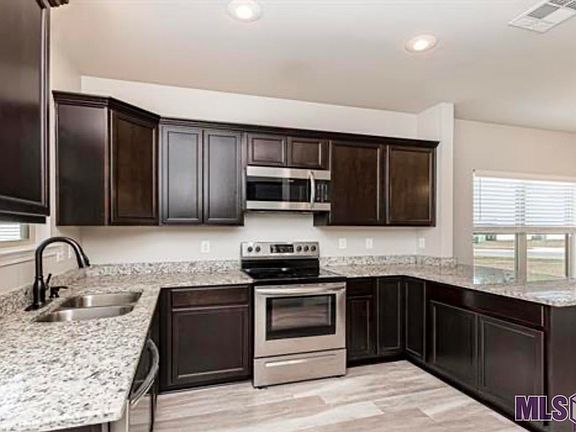 3rd image of 18183 Terraceside Dr