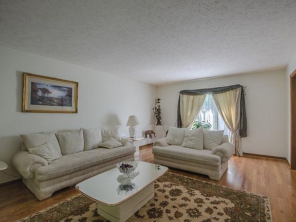 3rd image of 1518 Royal Oak Dr