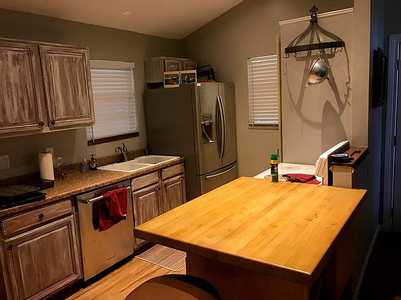 2nd image of 15 Wood Cove Cir