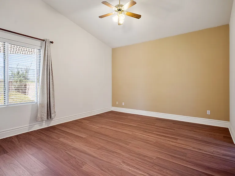 680 S Lucinda Dr — Photo 8