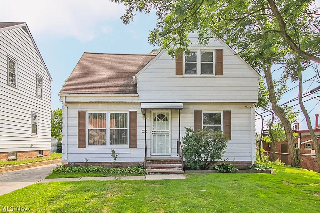 20502 Gardenview Dr photo 1