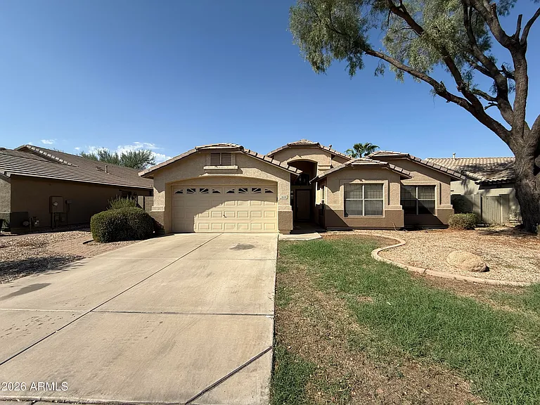 1644 E Oakland St — Photo 1