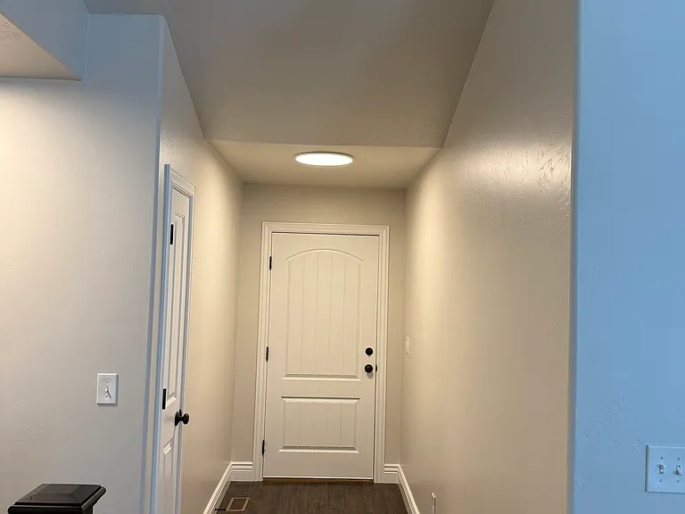 587 N Hills Ct — Photo 23