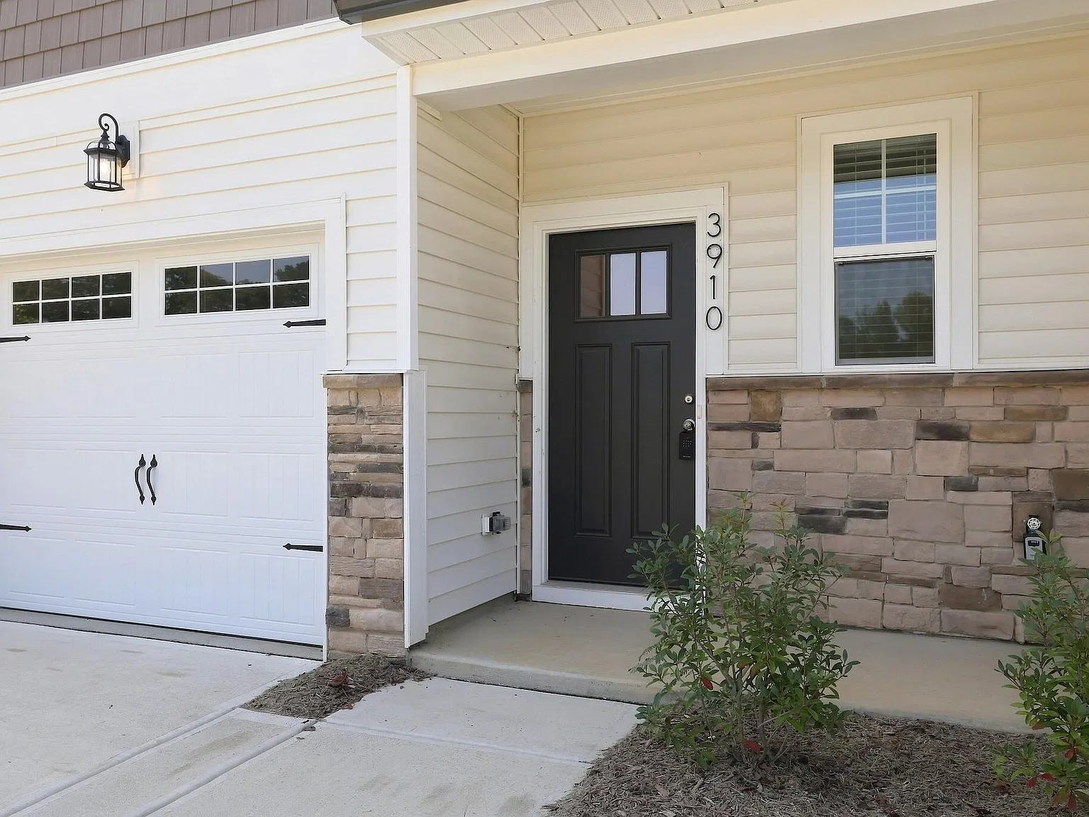 3 bed, 2.5 bath, $1,800 — Photo 2