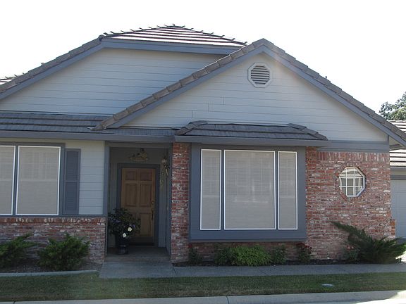 3rd image of 7904 Auburn Oaks Village Ln