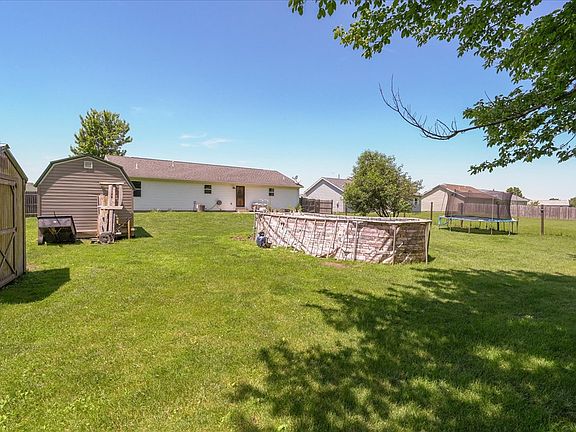 4th image of 895 Riverbirch Rd