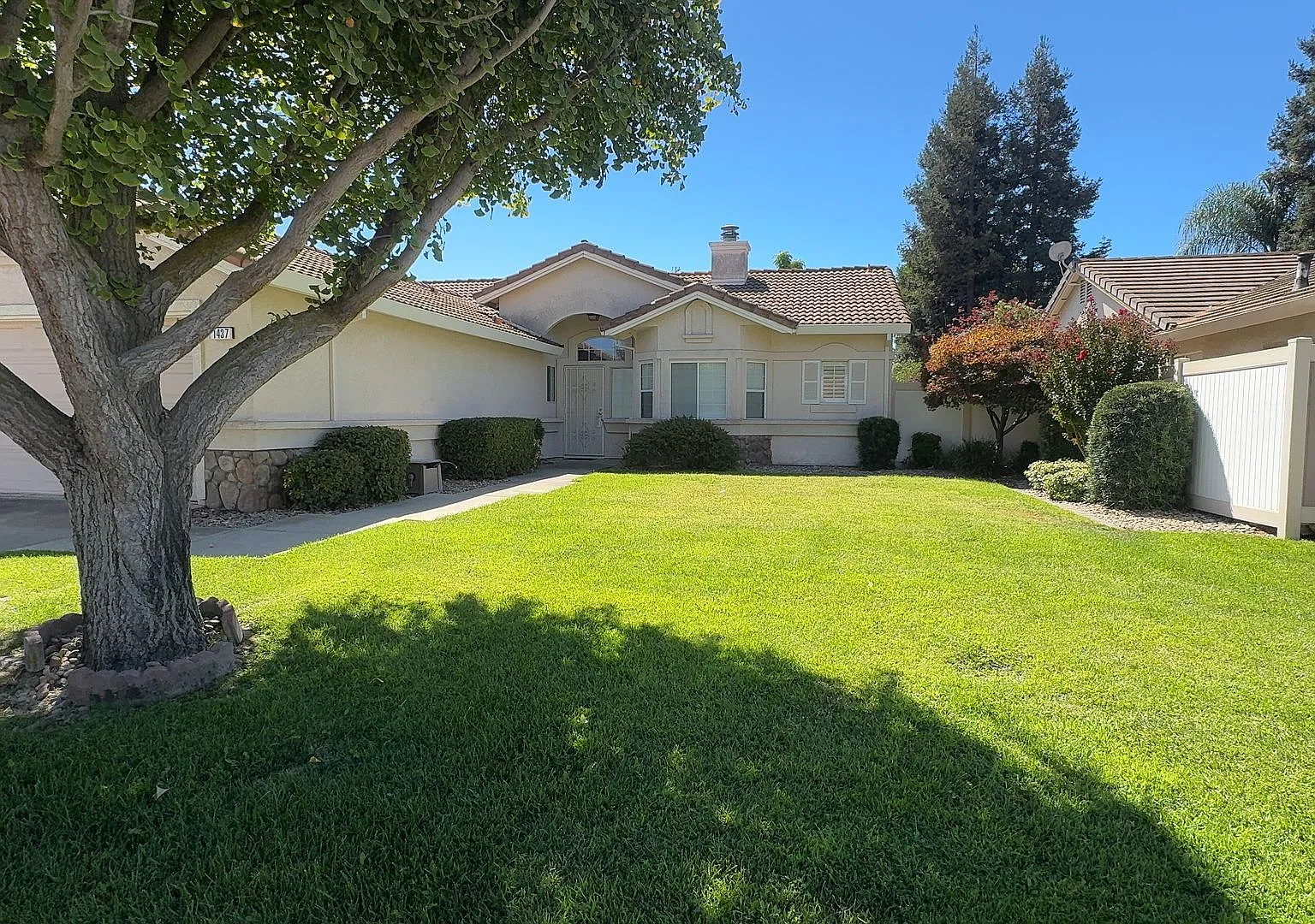 Beautiful 3-bedroom in the desirable town of Oakdale! — Photo 2