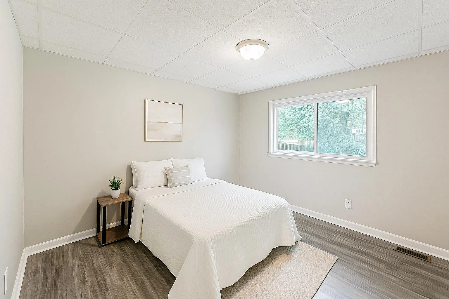 4 bed, 3.0 bath, 2100 sqft, $650 — Photo 1