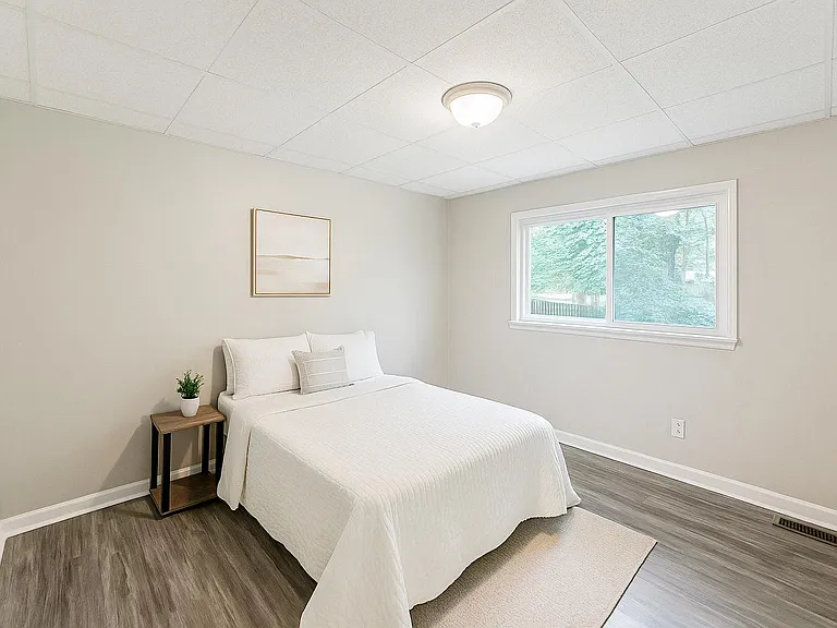 Greenbriar Trl SW — Photo 1