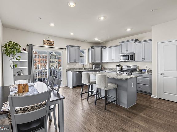 2nd image of 8341 Daydream Cres