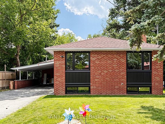 2nd image of 8 Applefield Dr
