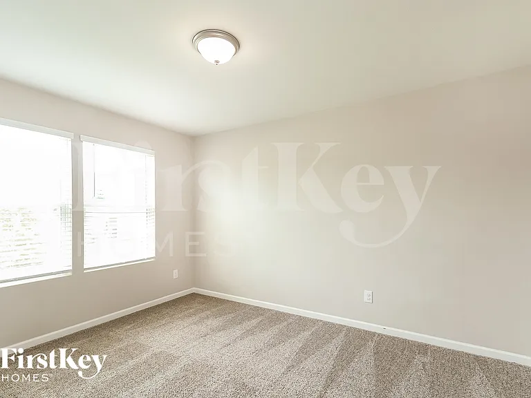 8000 Camden Xing — Photo 11