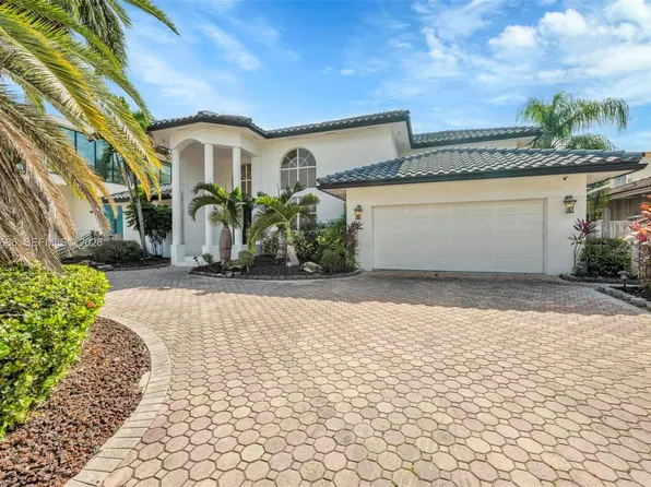 2940 NE 164th St, North Miami Beach, FL 33160