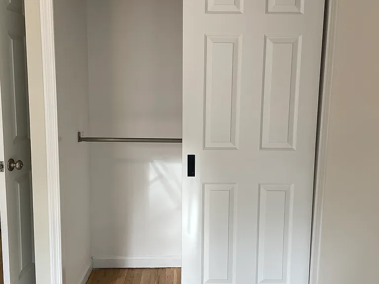 98 Bright St #2R — Photo 33