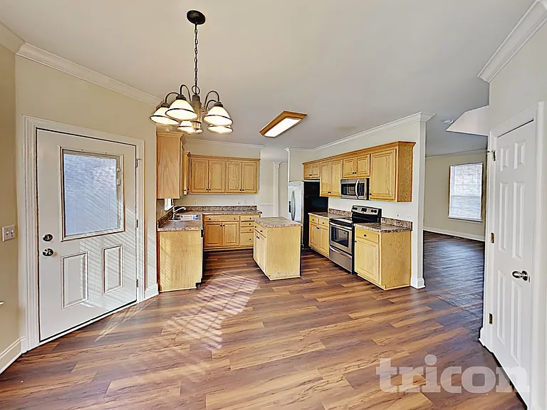 1705 Walden Ct — Photo 8