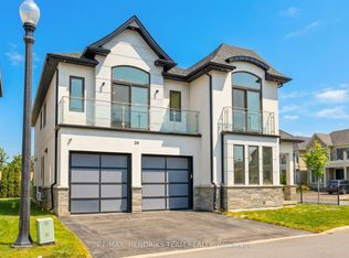 39 Sunrow Gate, Hamilton, ON L8E 5C2