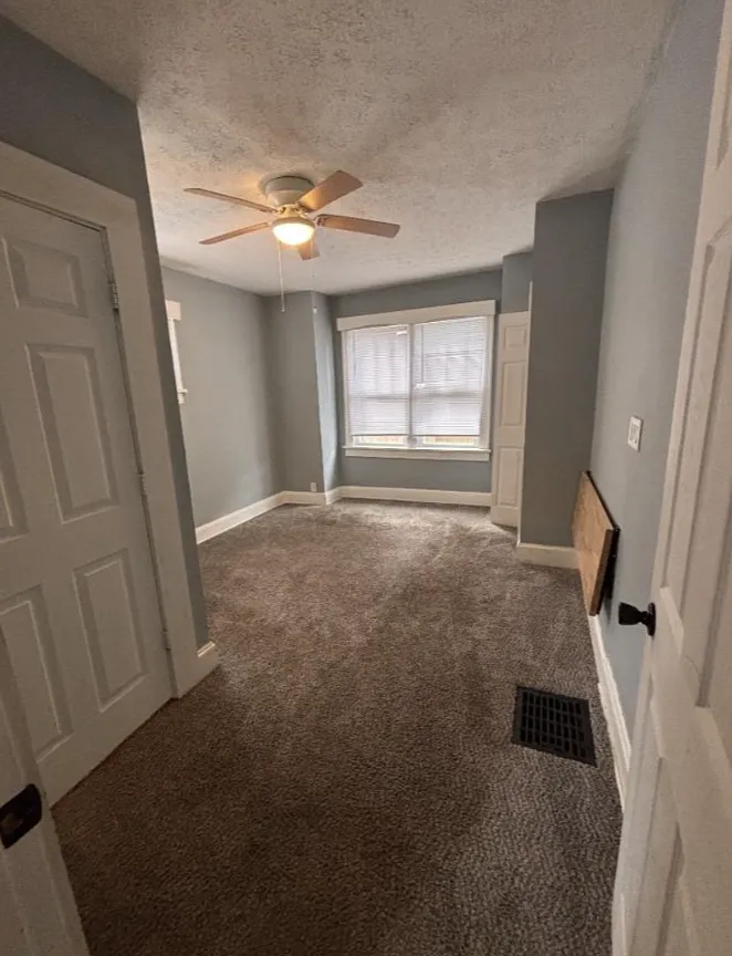 4 bed, 1250 sqft, $1,950 — Photo 2
