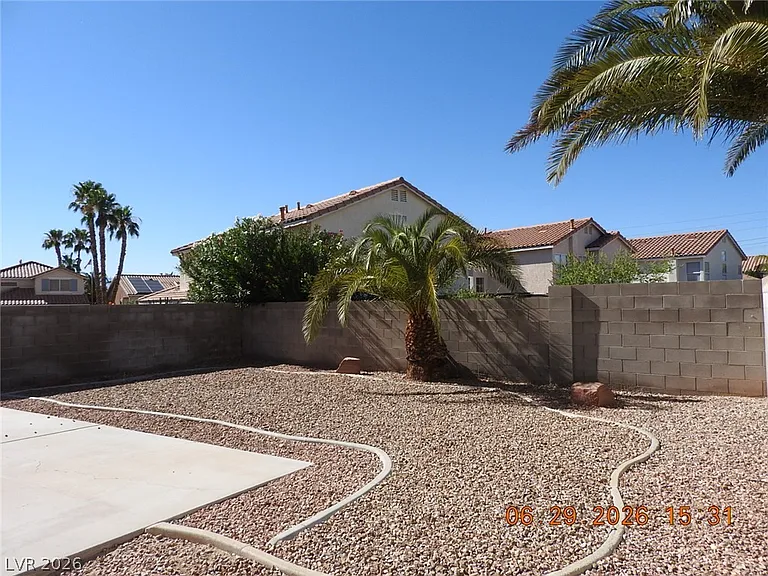 742 Endicott Ct — Photo 37