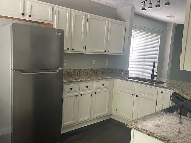114 Huntington Cir — Photo 3