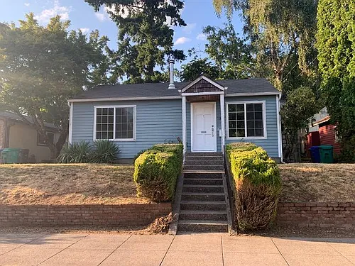 4523 SE Boise St Photo 1