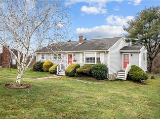 26 Pocahontas Dr, Middletown, RI 02842