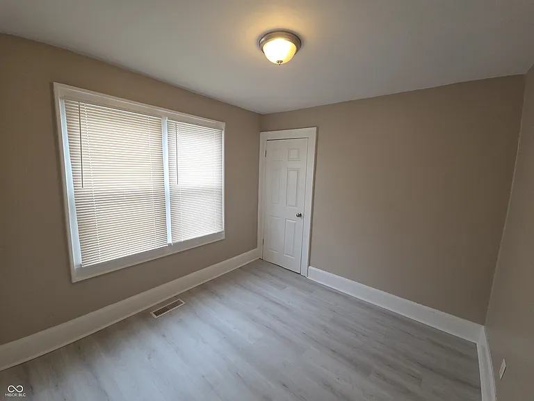 1337 Lee St — Photo 13
