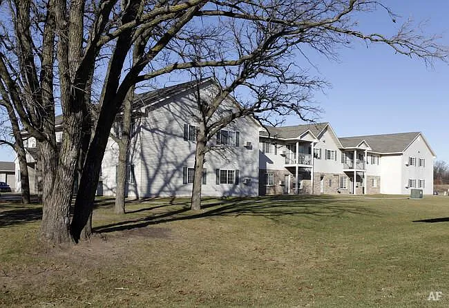 Nature's Edge Apartments — Photo 9