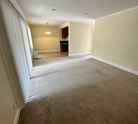 3rd image of 8509 Villa La Jolla Dr APT A
