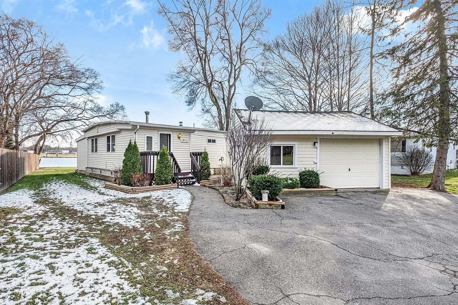 573 Norvell Beach Dr, Brooklyn, MI 49230 Zillow