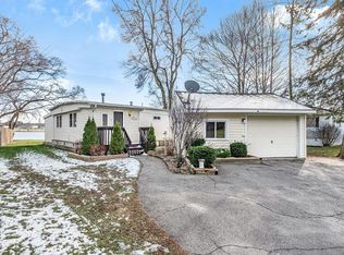 573 Norvell Beach Dr, Brooklyn, MI