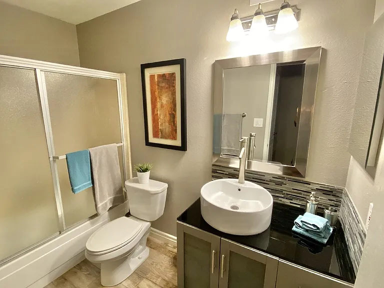 2303 S Cottonwood Dr — Photo 3