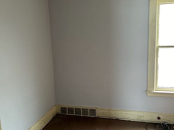 4th image of 207 Jewett Ave
