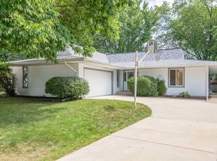 4 Cayman Ct, Montgomery, IL 60538